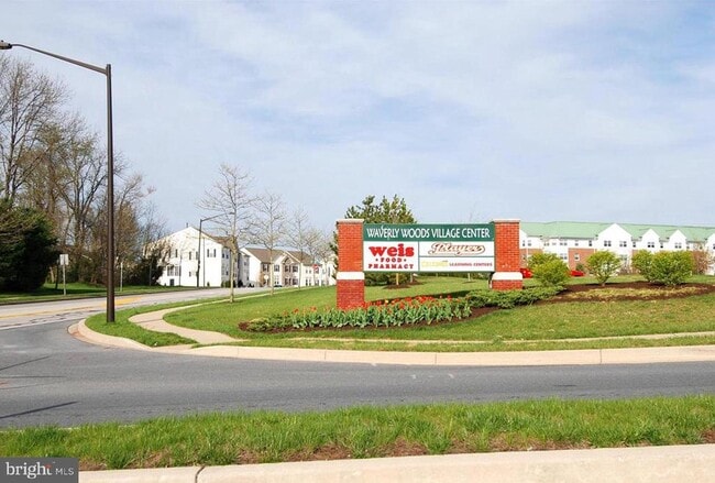 Building Photo - 10745 Hillingdon Rd
