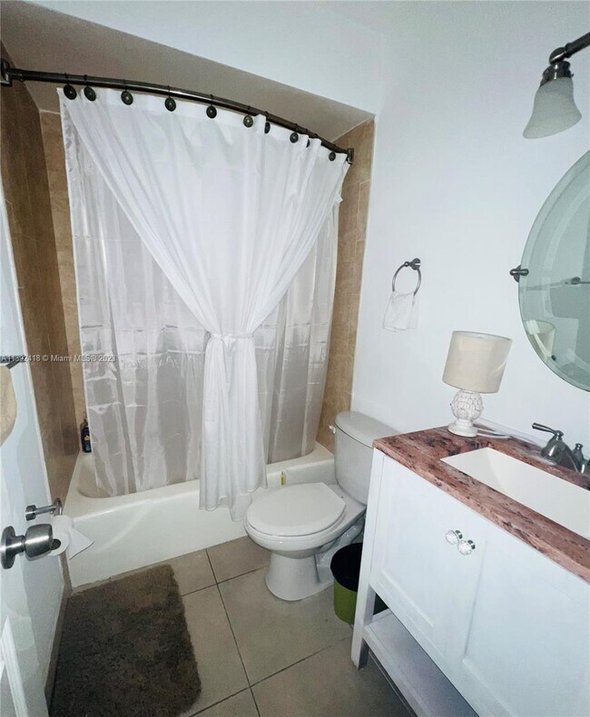 Building Photo - 2100 Diana Dr