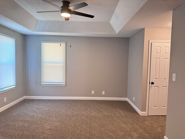 Building Photo - 130 Shady Maple Dr