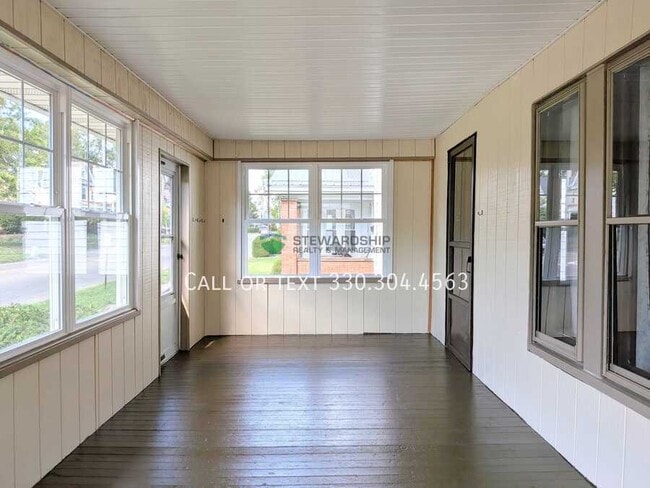 Building Photo - 750 Amherst Rd NE