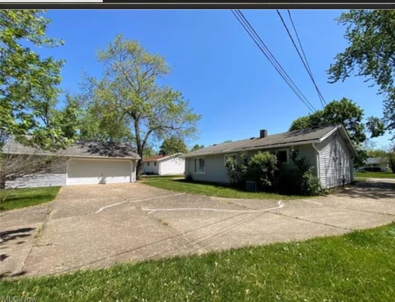 Building Photo - 6002 Randy Rd