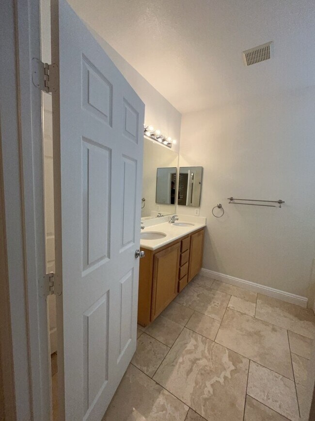 Building Photo - 6043 Eganridge Ct