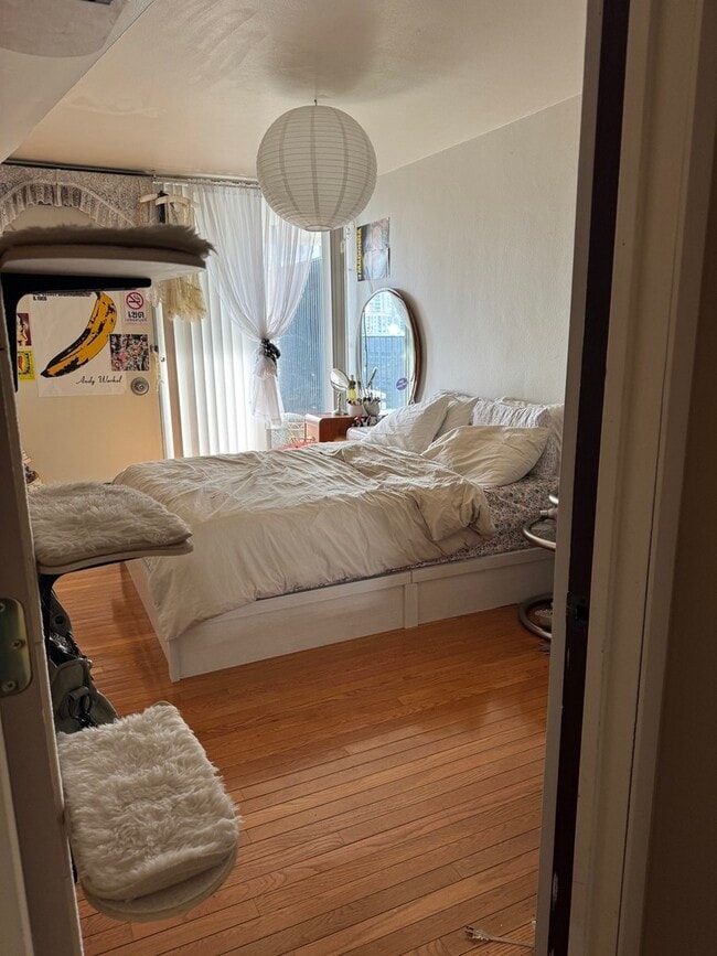 Building Photo - 300 N State St