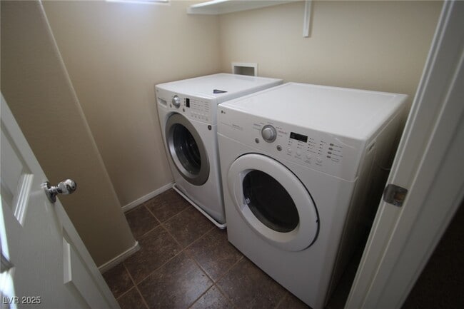 Building Photo - 8952 Gray Quail Ct