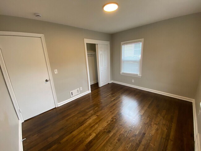 Building Photo - Fully Remodeled 3 Bedroom House!