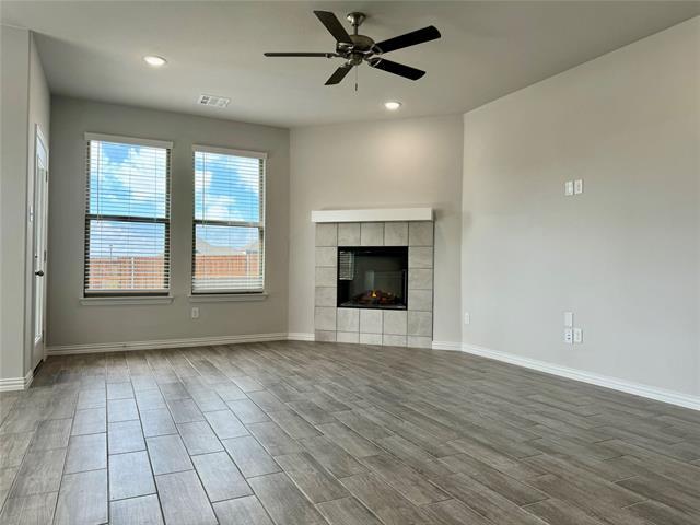Building Photo - 910 Rosebud Trl