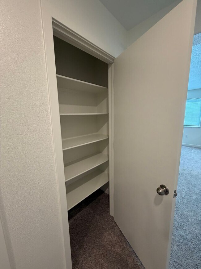 Building Photo - Beutiful Brand-New home for rent in Corcoran