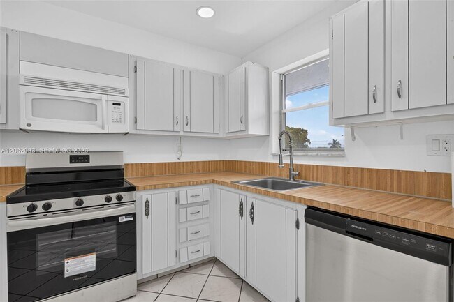 Building Photo - 6080 NW 44th St