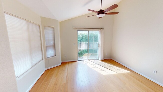 Building Photo - Nicely updated 2x2 Santa Rosa Home