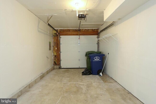 Building Photo - 53 Woodlake Dr