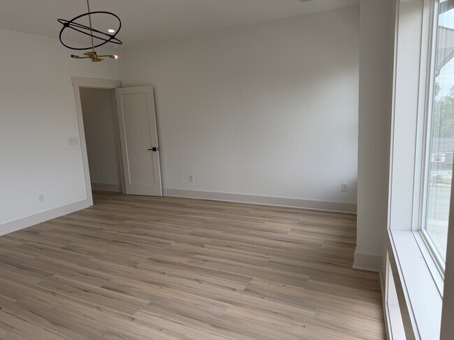 Building Photo - 105 Hart Ln