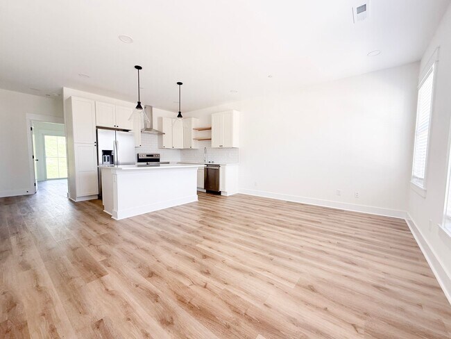 Building Photo - Tristan Style 3-Bedroom w/ Flex Room + Summer Special