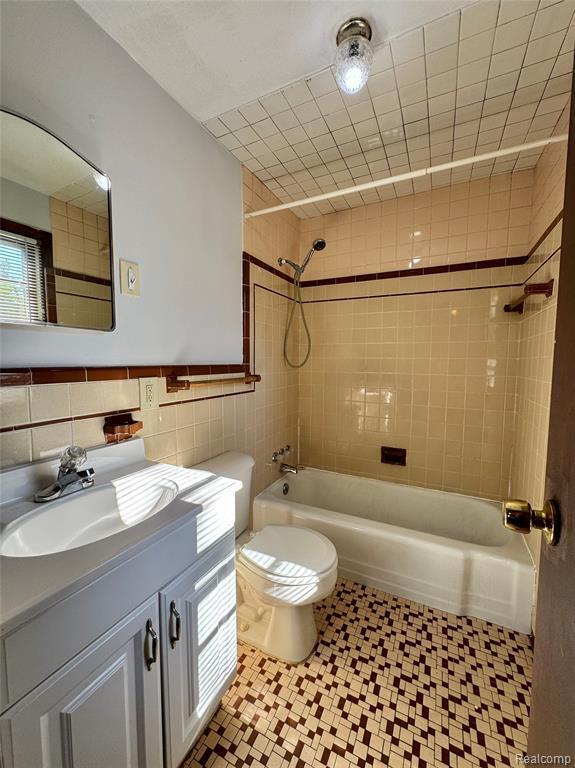 Building Photo - 834 E Cross St