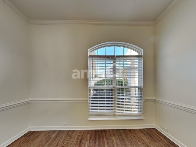 Building Photo - 127 Bathurst Ln