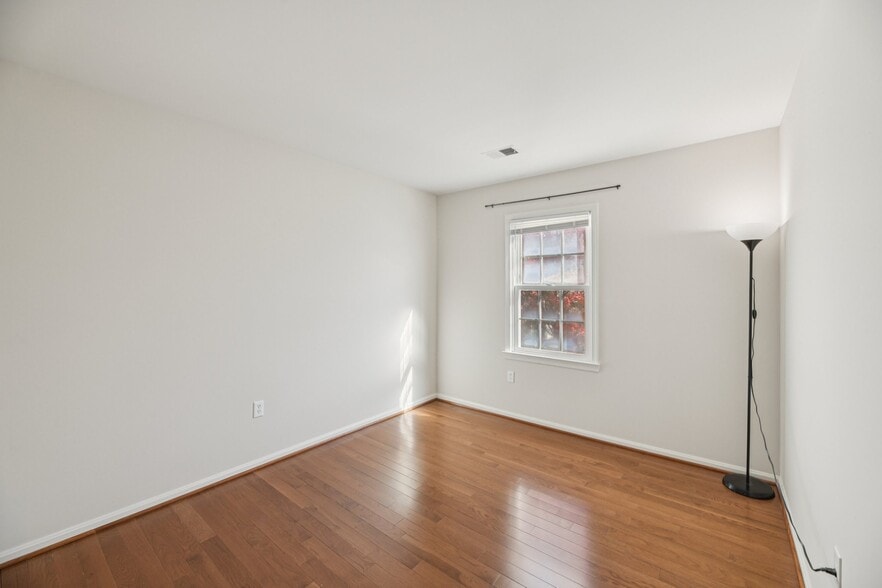 Building Photo - 9934 Longford Ct