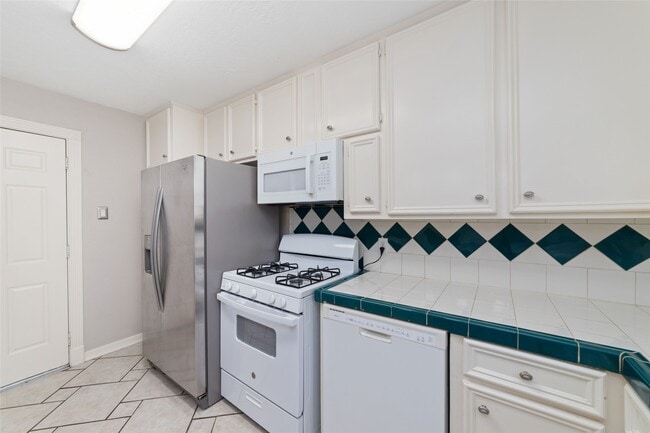 Building Photo - 4118 Donna Lynn Dr
