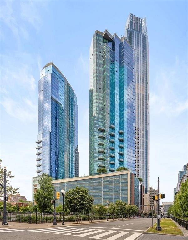 Building Photo - 77 Hudson St