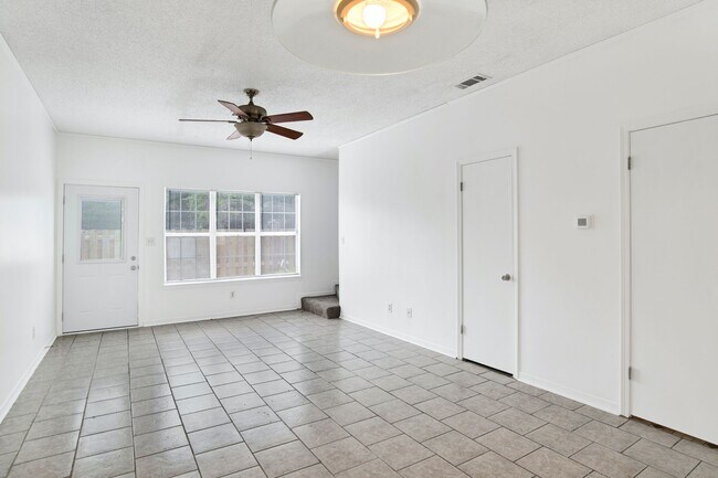 Building Photo - 601 E Burgess Rd