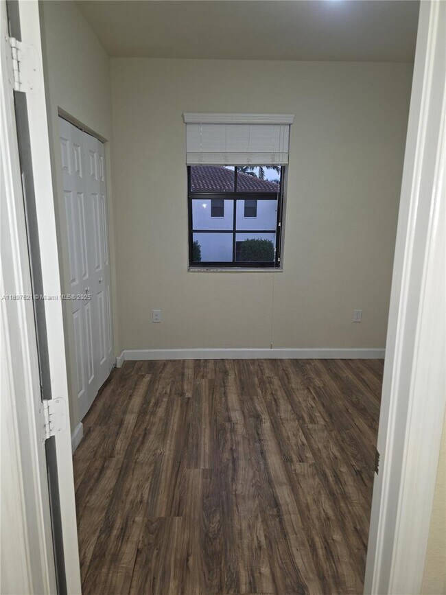 Building Photo - 528 SE 32nd Ave