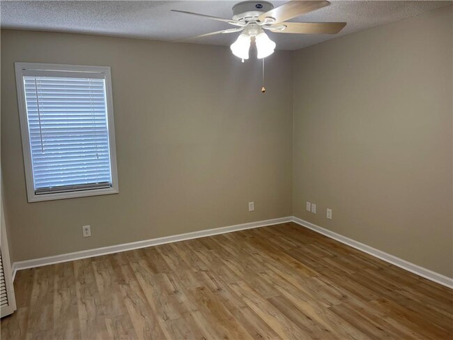 Building Photo - 504-504 Island Dr