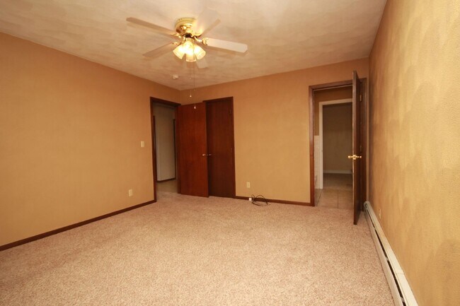 Building Photo - Updated home on 1 acre lot