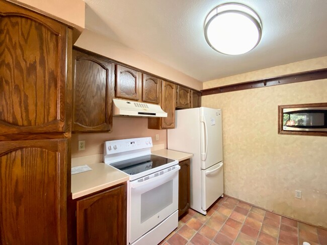 Building Photo - 674