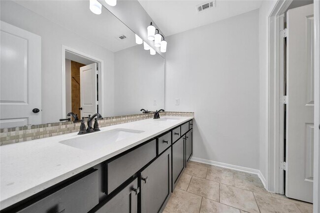 Building Photo - 6707 Birchwood Bend Ct