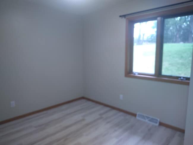 Building Photo - 701 Iroquois Ct