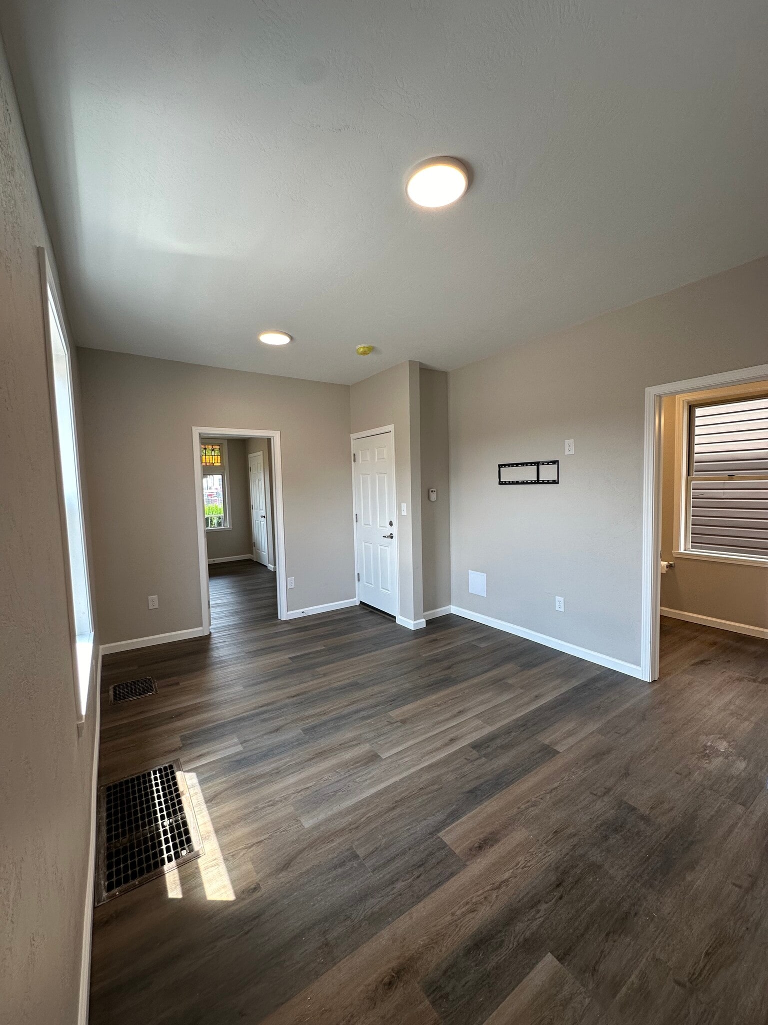 Building Photo - 1366 3rd Ave