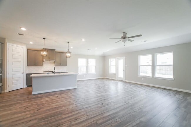Building Photo - 9852 Pearly Everlasting