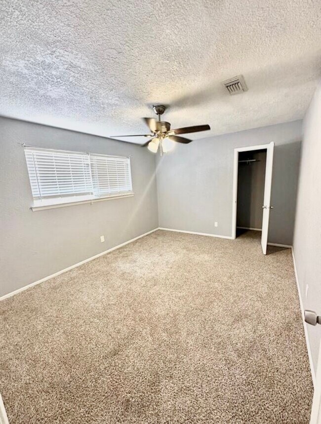Building Photo - 16110 White Star Dr