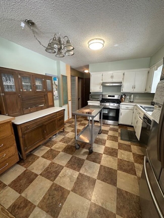 Building Photo - Spacious, Well Maintained Two Story House With 2 Car Attached Garage