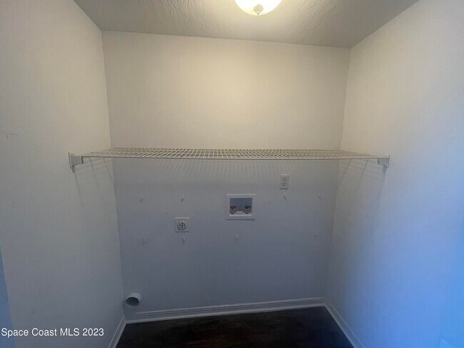 Building Photo - 7667 N Wickham Rd