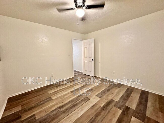 Building Photo - 3516 S St Clair Ave