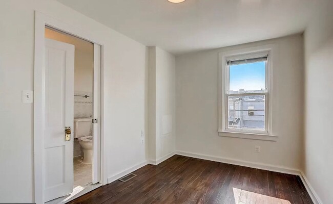 Building Photo - Bright 3-Bed, 2.5-Bath Gem Next to Patters...