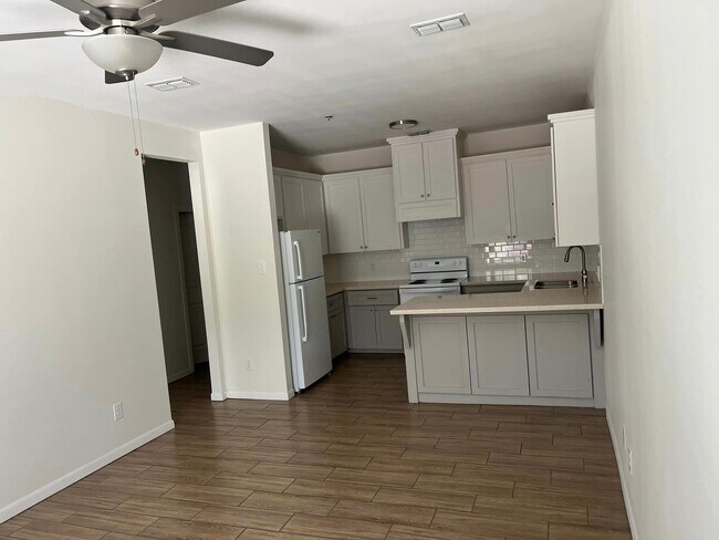 Building Photo - Kings Landing Apartments