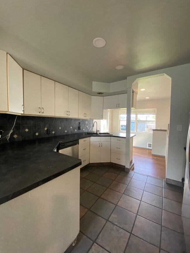 Building Photo - Move-in Special-One month free rent!! 4 be...