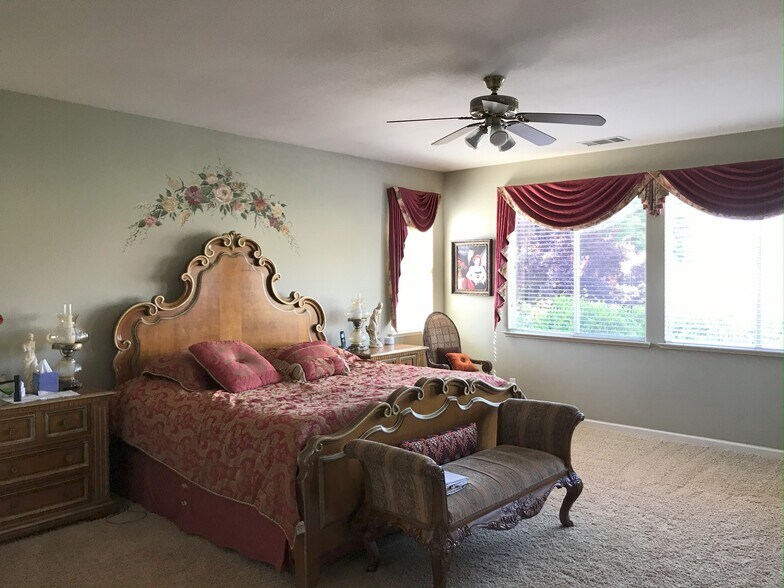 Master Bedroom - 10379 N Pierpont Cir