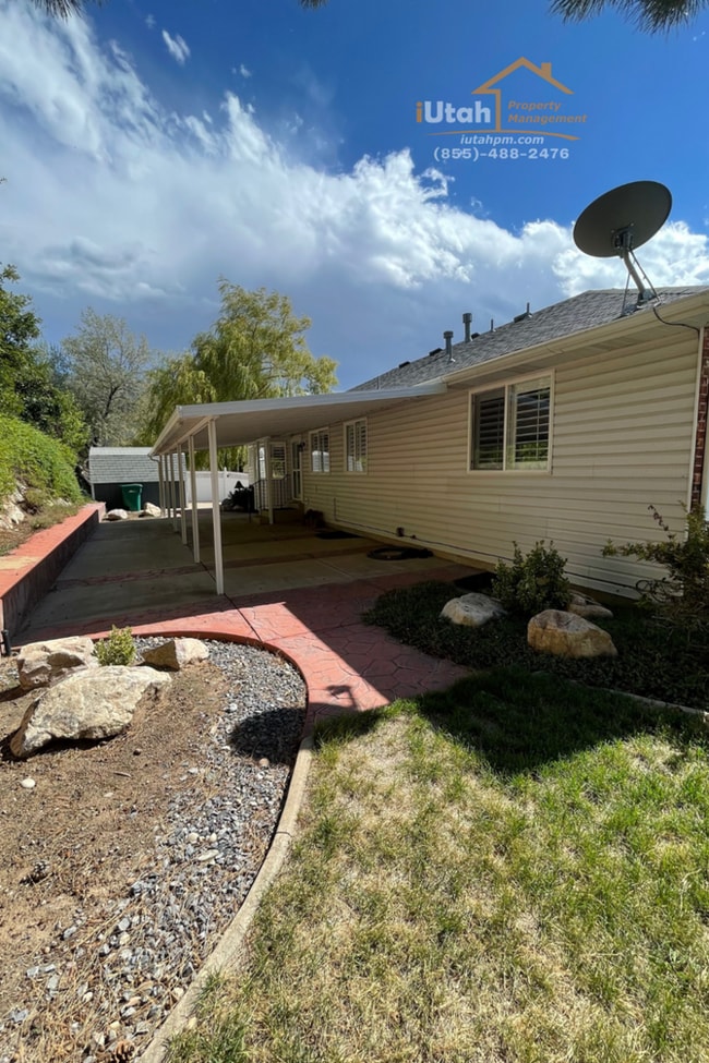 Building Photo - East Layton 6 Bdrm 3 Bth 2 car garage home.