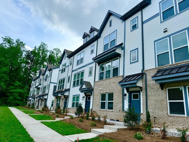Building Photo - 1609 Blanche St