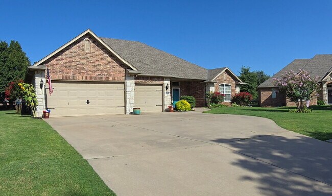 Building Photo - 4-bedroom property in a fantastic North Edmond