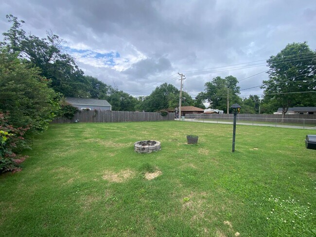 Building Photo - Charming Brookside Bungalow on large corne...