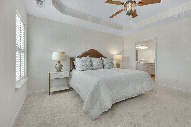 Building Photo - Rental Home available in the Falls Grove Community!