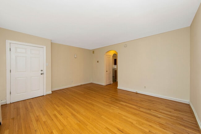 Building Photo - 5950 Bennington St