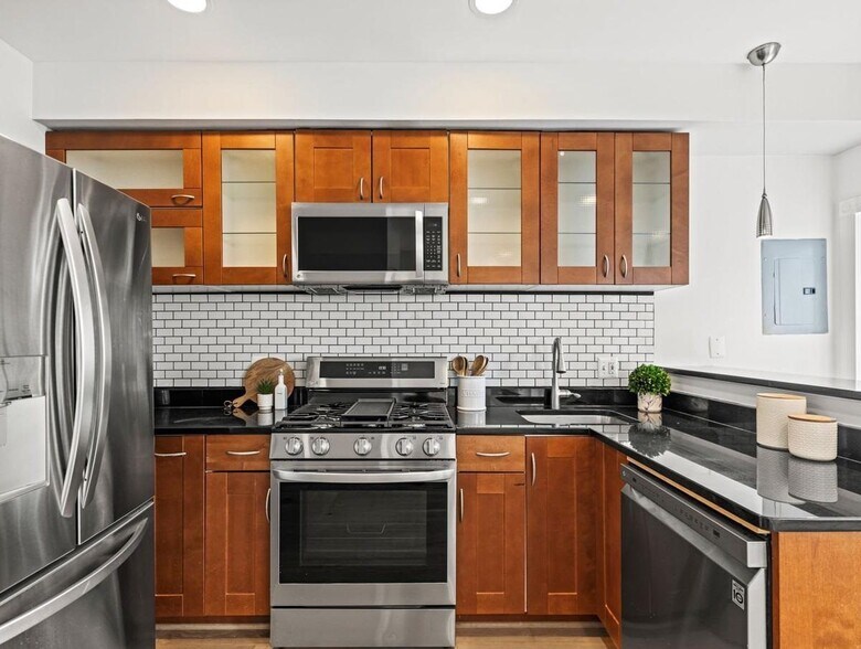 Building Photo - 115 Rhode Island Ave NW