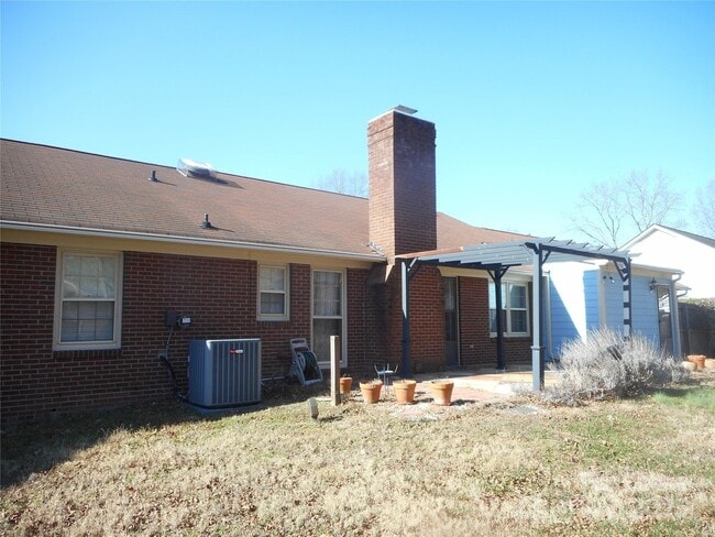 Building Photo - 10749 Colony Woods Dr