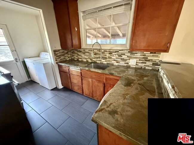 Building Photo - 2830 Glendon Ave