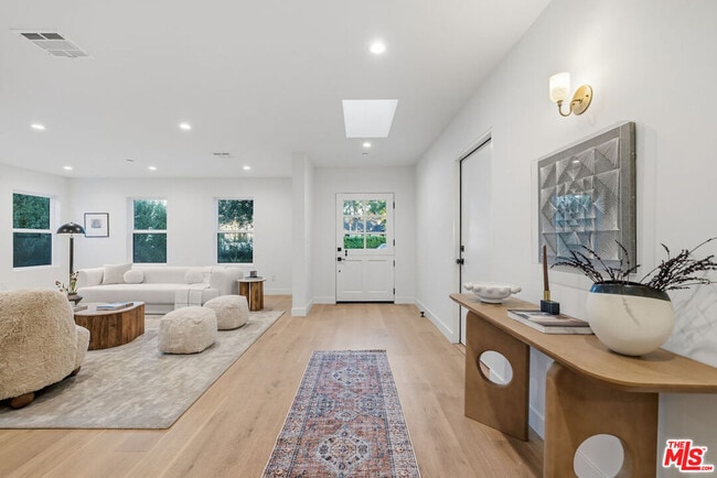 Building Photo - 4525 Greenbush Ave