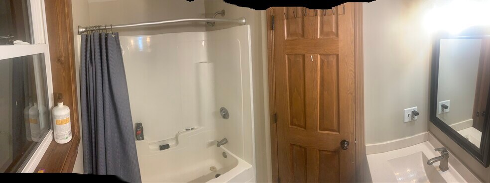 Bathroom (4) - 1651 Dakota Ave S