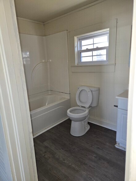 Building Photo - 203 Bailey St